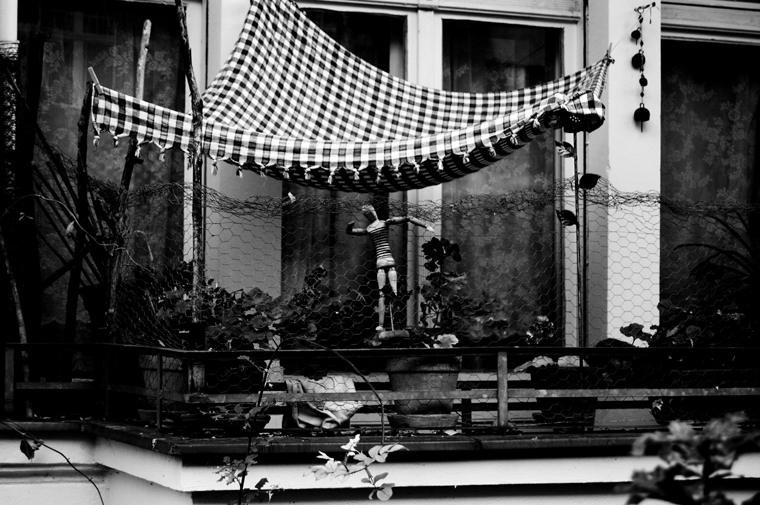 © One legged puppet on balcony Berlin 2008